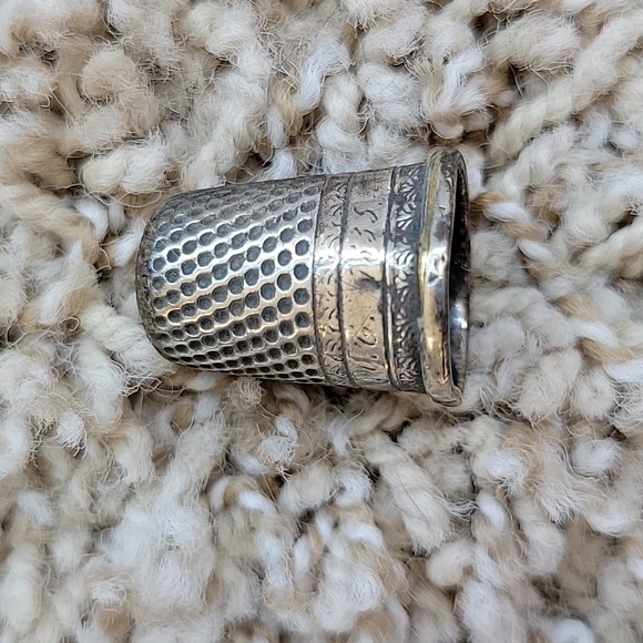 Antique Silver Thimble - Picture 1 of 4
